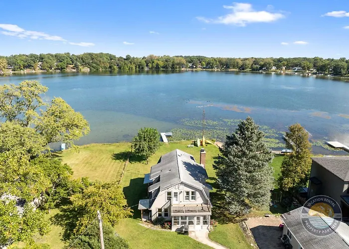 Cross Lake Retreat With Hot Tub & Stunning Views