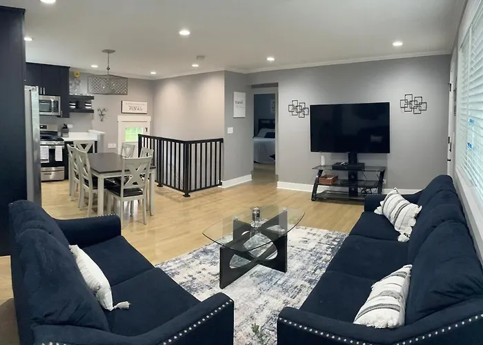 Freshly Remodeled Cozy 3 Bedroom Home
