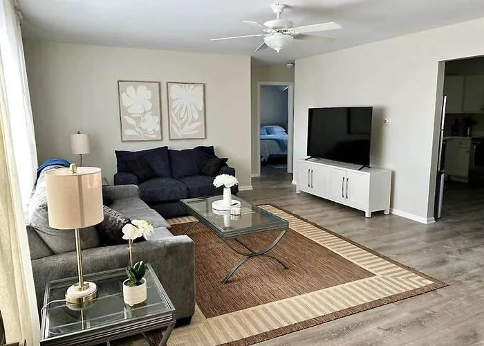 New Updated Apt Half A Mile To Downtown Libertyville
