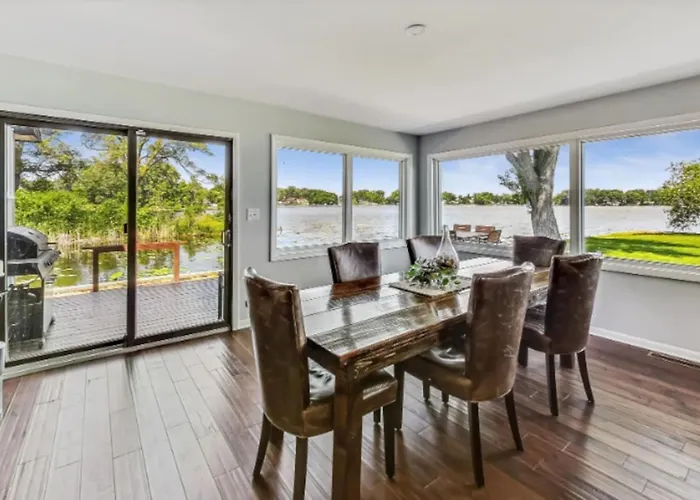 Monthly And Seasonal Luxury Lakefront 5 Bedroom 5 Bath Estate