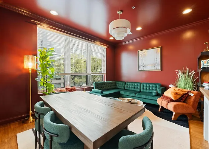 1 Free Parking Gym Balcony Sleeps 10