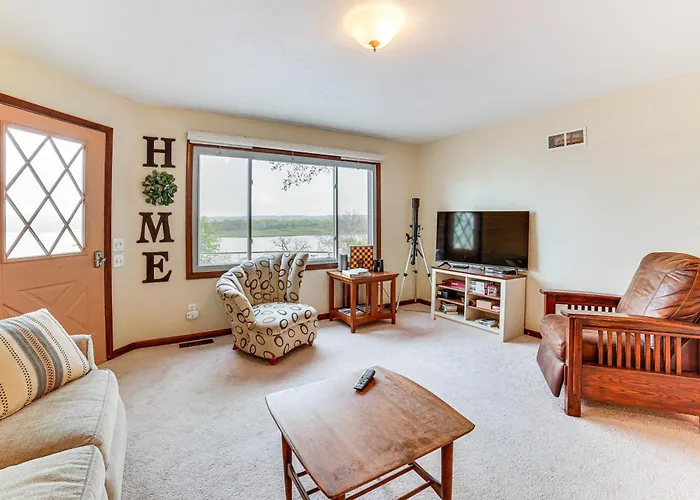 Watch The Sunrise At This Quaint Lake-View Cottage