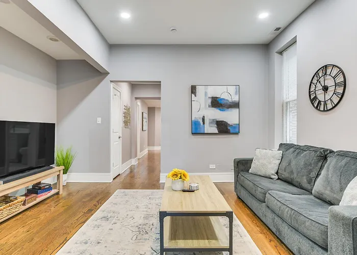 5 Mi To Dtwn: Ukrainian Village Apartment!