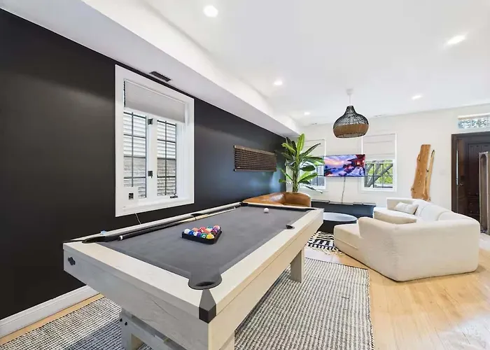Spacious 4Br With Outdoor Oasis
