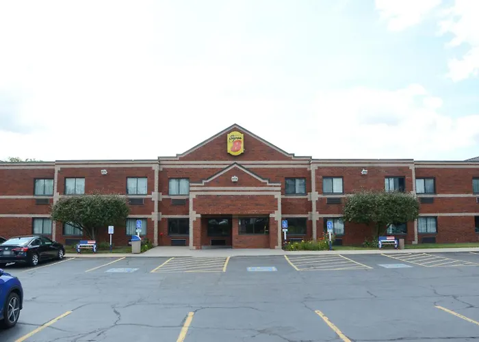 Super 8 By Wyndham Elgin