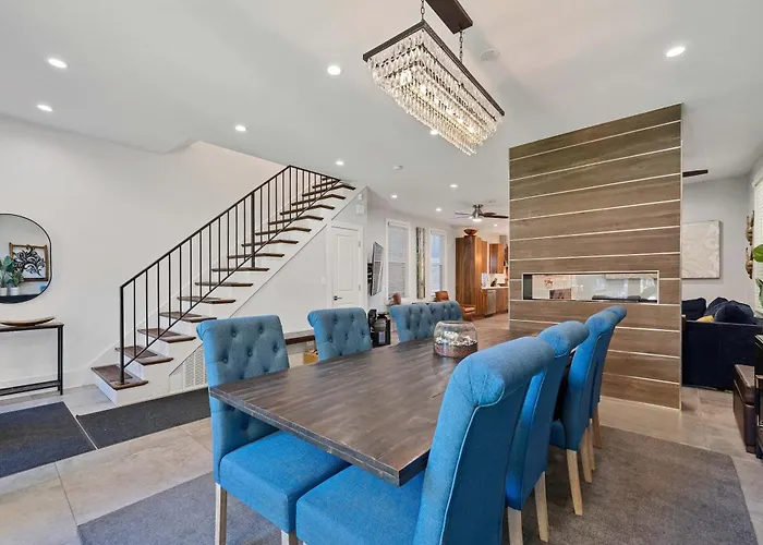 Wicker Park 6Bd 4Ba, Steps From Cta, Parking Incl Home