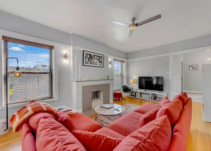 Steps To The Lakefront! This Uptown Beauty Is Everything You Need For A Perfect Chicago Getaway Condo
