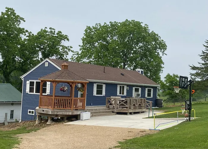 The Farmhouse Ranch With Lower Level Suite