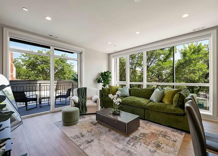 Modern 2Br2Ba Condo Free Parking And Balcony