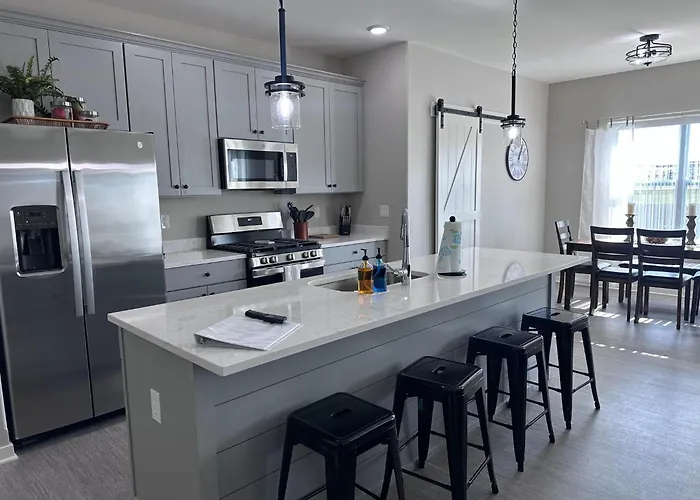 Spacious 3 Bed 2 Bath With King Master In Sycamore