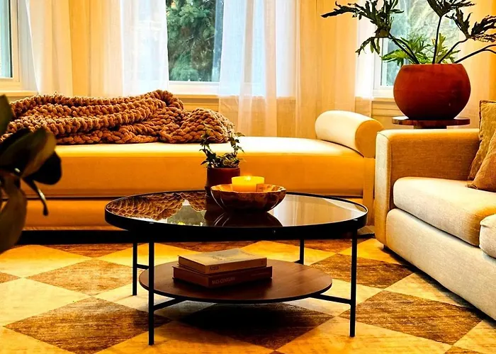 Stunning 3 Bedrooms 2 Bathrooms Getaway Chicago!
