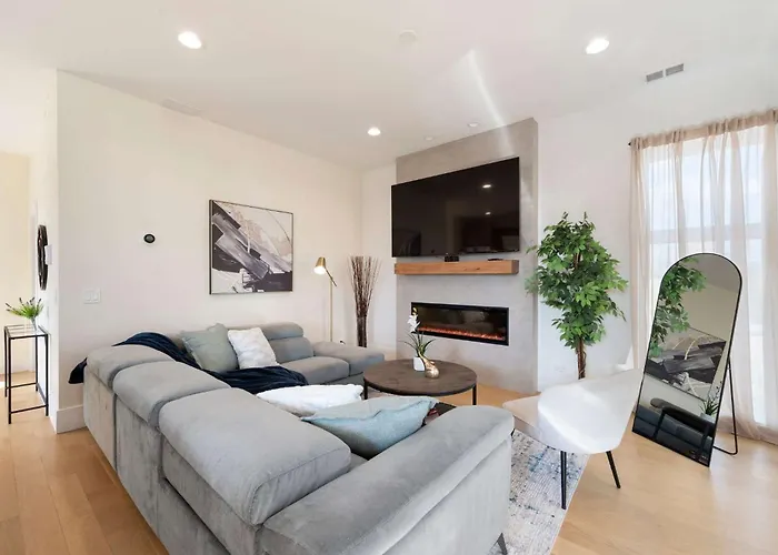 New 3Bed 2Bath Condo With Parking By United Center