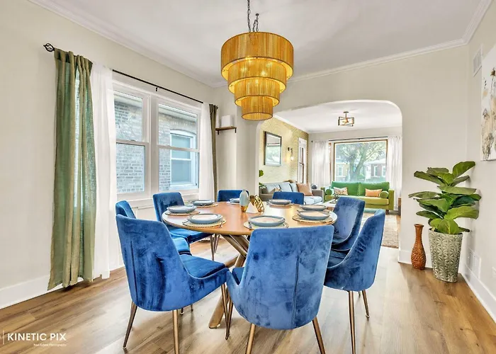 Sleeps 10 + Coffee Bar + Game Room + Train To Chgo