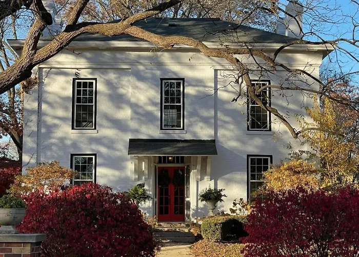 909 & Vine Photo Worthy Home With Pool