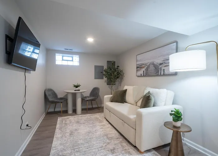 Modern Apt W Private Entrance Washer Dryer Free Parking