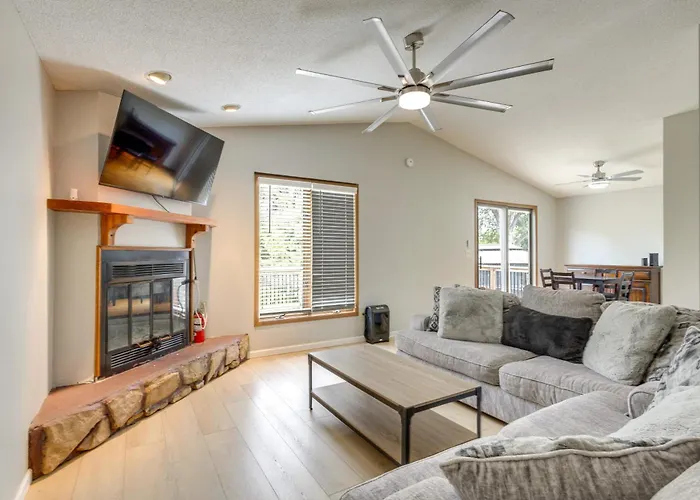 Lakefront Family Home 13 Mi From Gateway Arch!