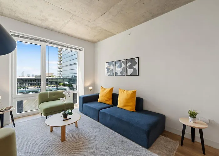 3BR City Escape Bright Sleek Spacious
