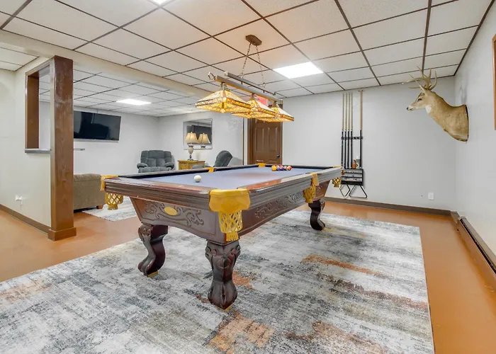 9 Mi To Downtown Rushville: Cozy Getaway W/ Grill