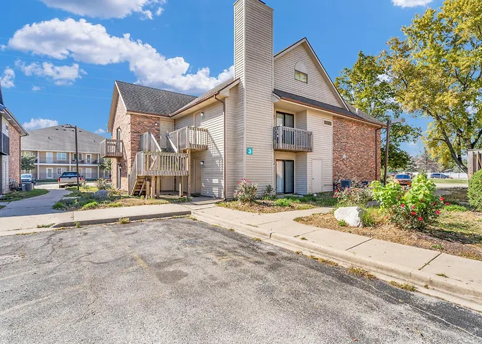 Hotel O Suites & Conference Centre Urbana-Champaign University