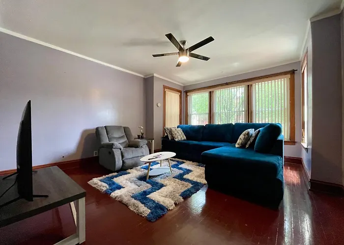 Fully Furnished 2Br Apartment Near Oak Park I Utilities Included I Car Rental Available