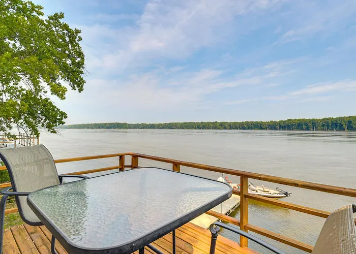 Scenic Views & Yard: Mississippi River Retreat!