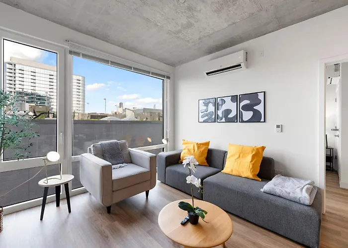 Modern 4Br City Retreat With Stunning Views