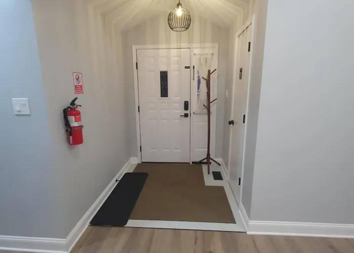 6 Bedroom! Pool Table, Gaming Area, Firepit & More