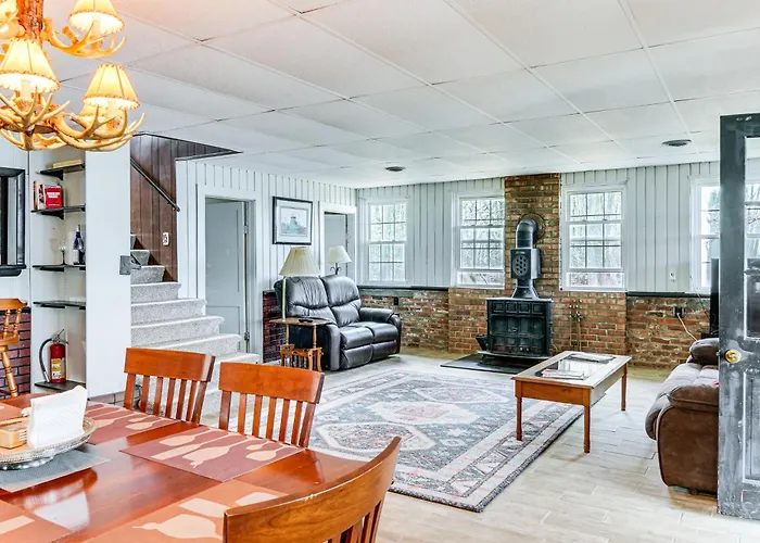 Cozy Home W/ Yard: Steps To Mississippi River