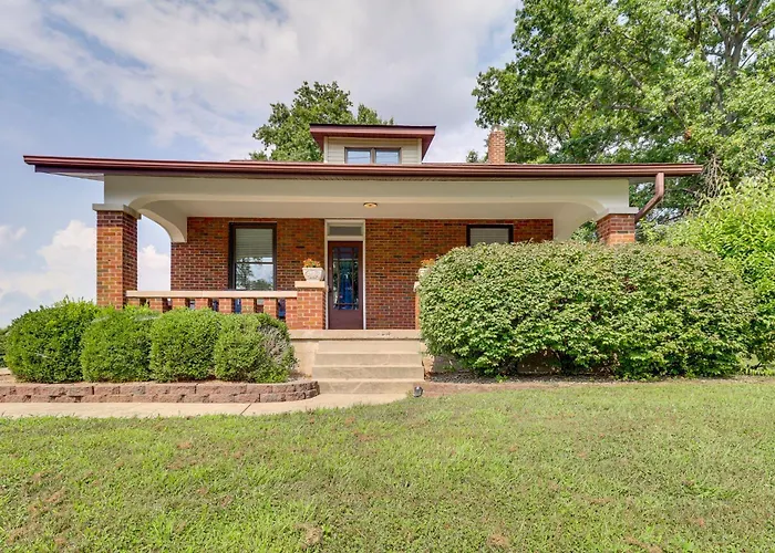 Remodeled Columbia Home: 14 Mi To St Louis