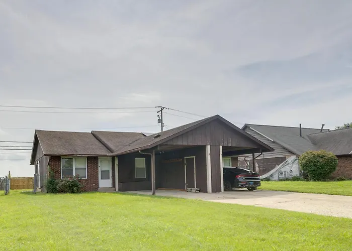 12 Mi To St Louis: Pet-Friendly Metro East Home