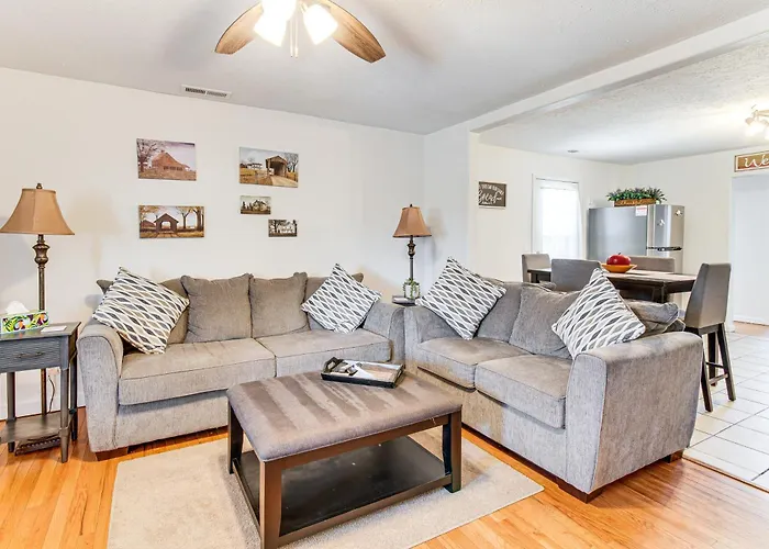 Mins To Local Attractions: Pet Friendly W/ Yard!