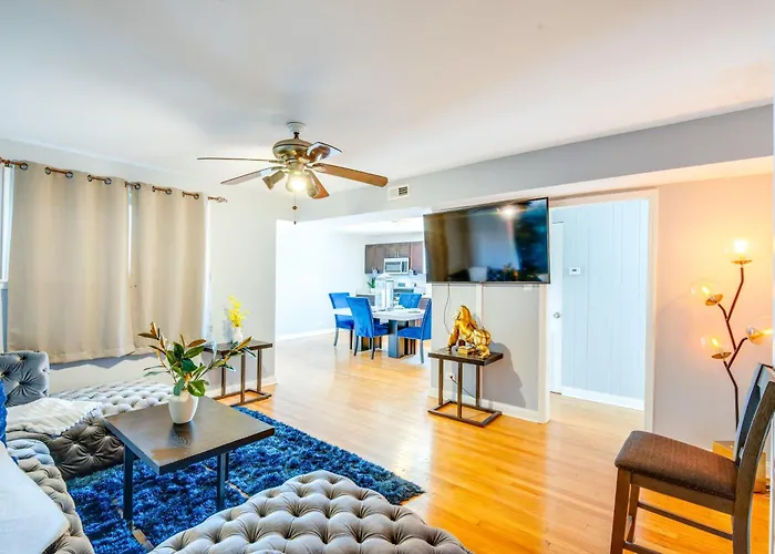 Walk To Train & Bus: Updated Chicago Apartment
