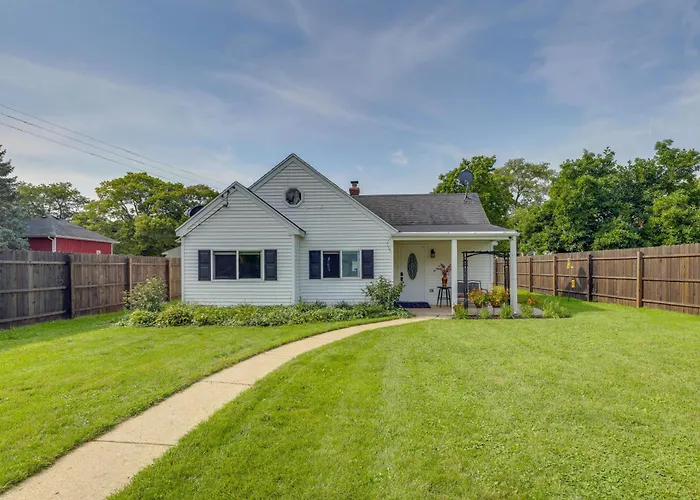 Private Plainfield Retreat W/ Gas Grill + Patio