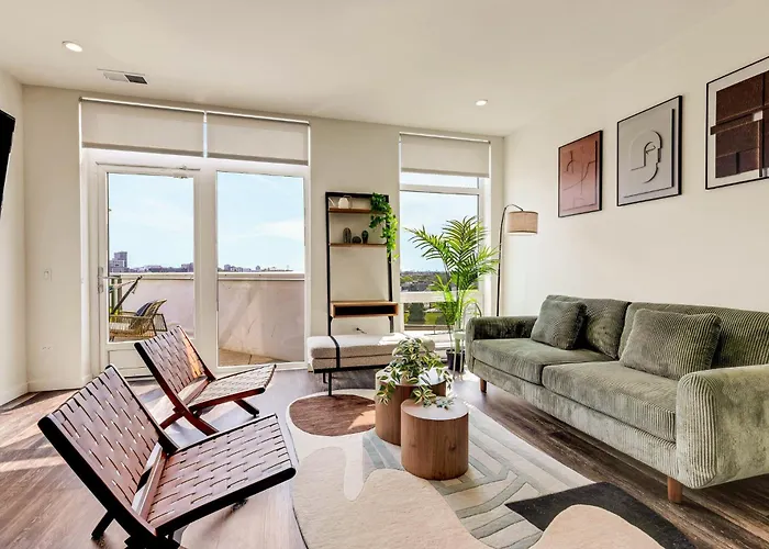 Luxurious 3Bd Penthouse L Private Patio L Gym L Stunning Rooftop