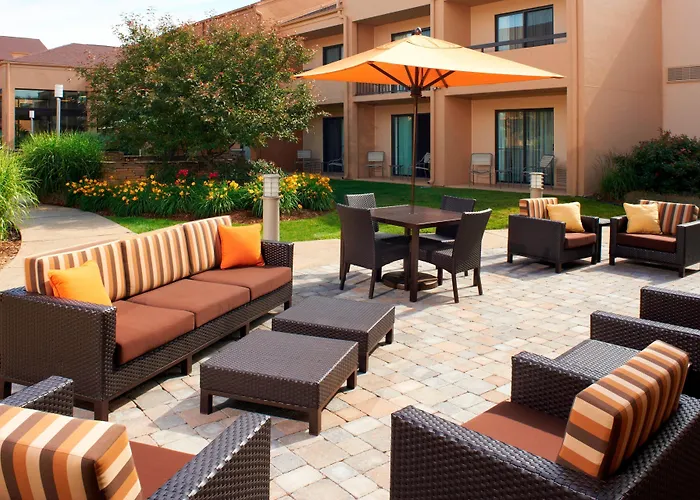 Courtyard By Marriott Rockford