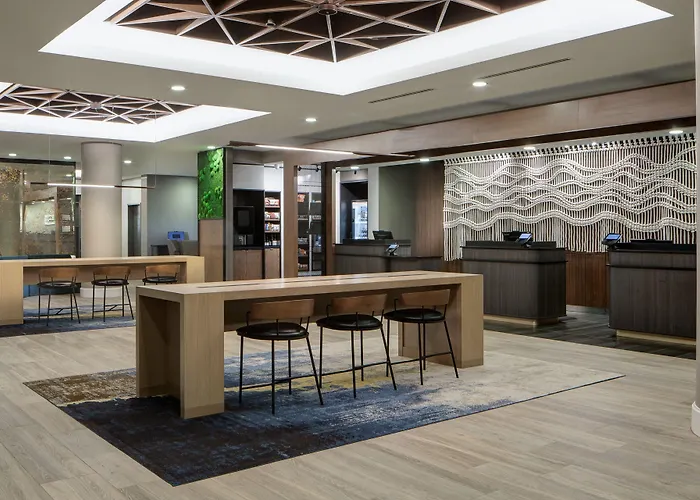 Courtyard By Marriott Chicago Downtown/River North