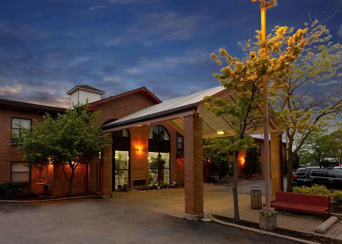 Howard Johnson By Wyndham Waukegan Great Lakes