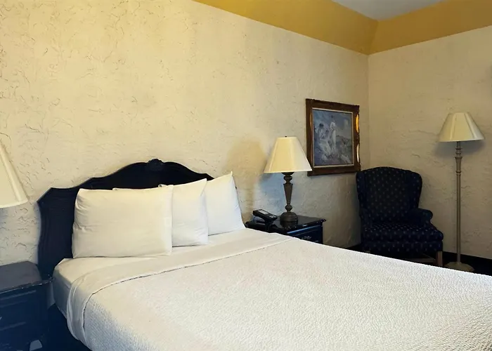 Chateau Hotel And Conference Center