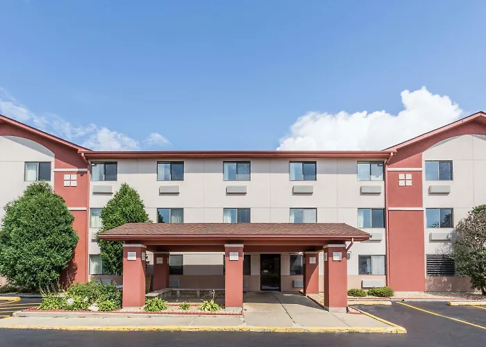Super 8 By Wyndham St. Charles