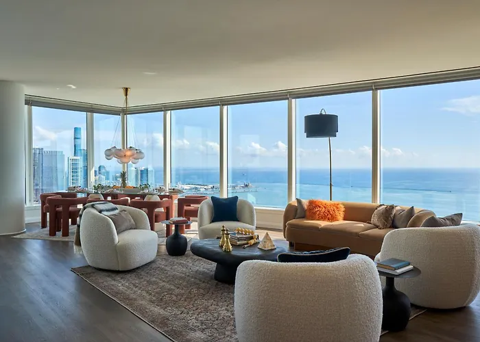 Lux Apts With Lake Views And Top Amenities
