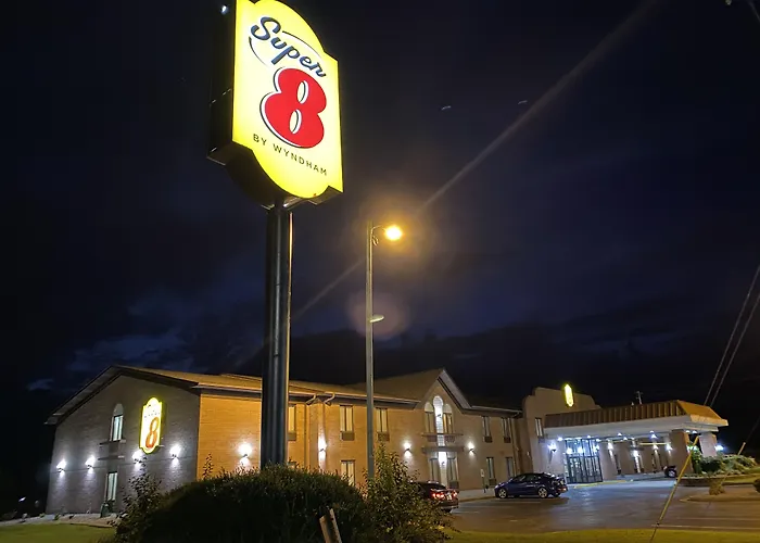 Super 8 By Wyndham Metropolis