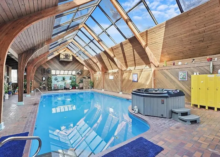 Starved Rock Pool House