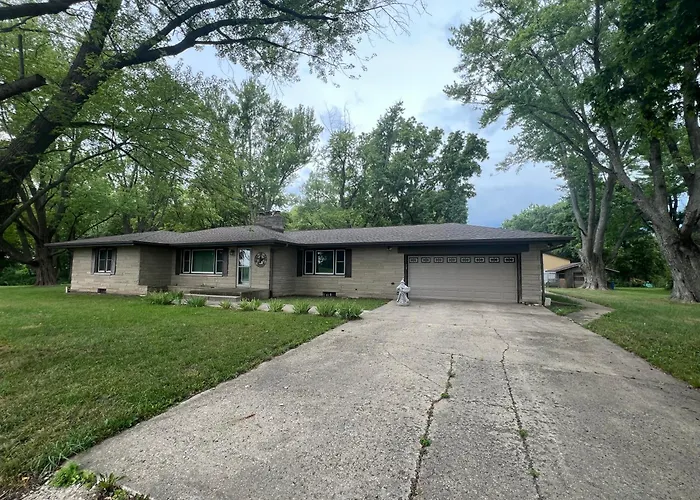 Beautiful - Country Home 4 Bedrooms
