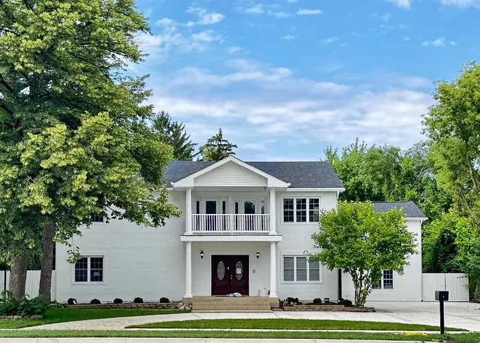 Sleeps 24+ Luxury House Near Chicago 12 King Beds