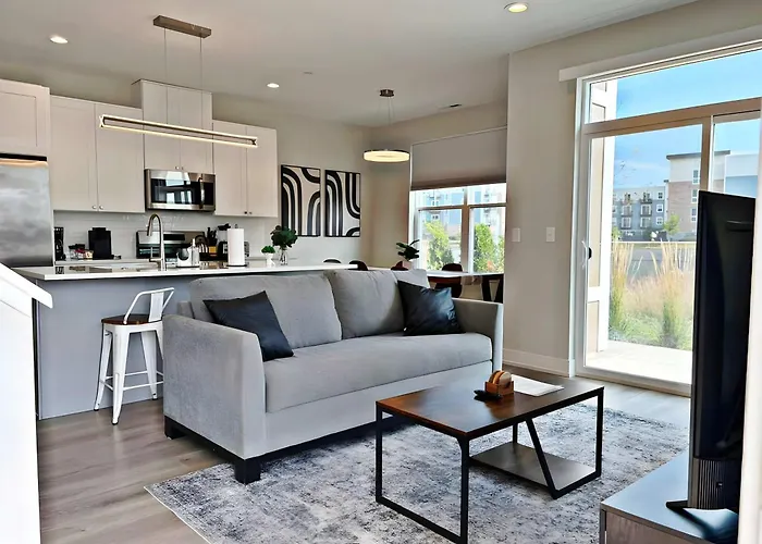 Modern 4Br Townhouse With Parking & Lake Views - Wville Rep 4