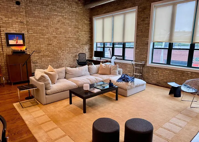 Huge! 3 King Bedrooms With Private Rooftop Lounge On Fulton Market