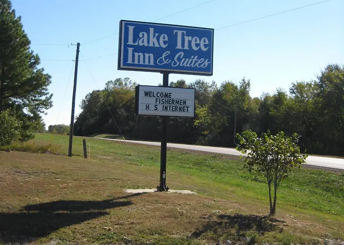 Lake Tree Inn & Suites