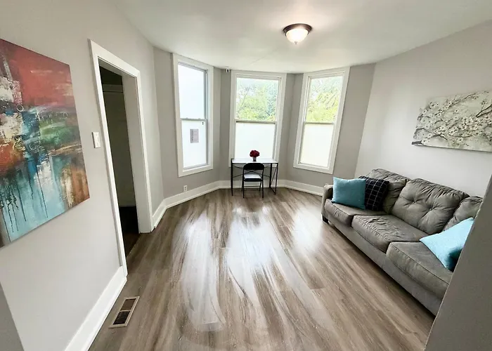 Beautiful Home Near Downtwon - Free Parking!