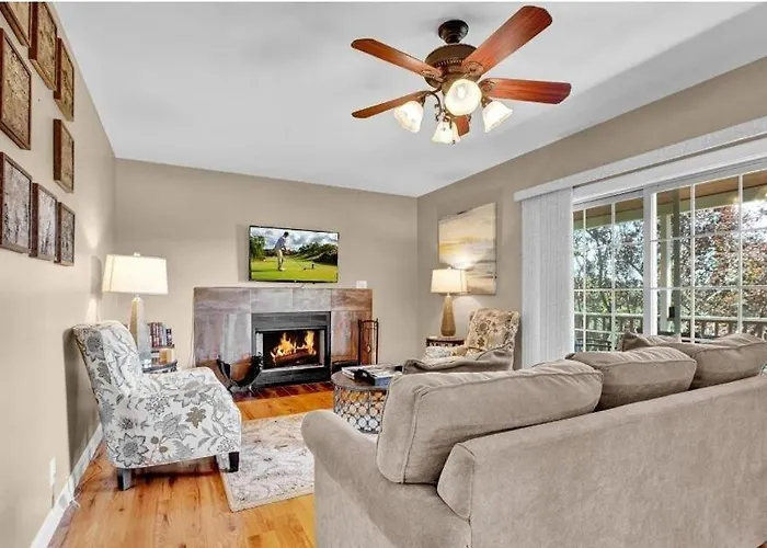 4 Bedroom Oasis With Hot Tube