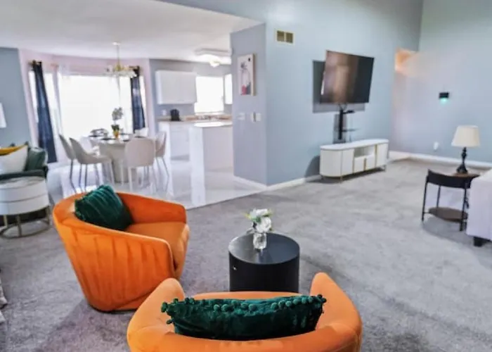 Modern Comfort Loves Park - Stylish 3Br Getaway